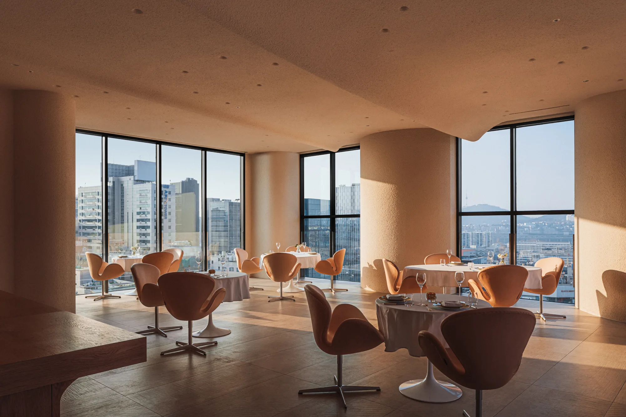 Round table in Bornyon Private Dining overlooking the city