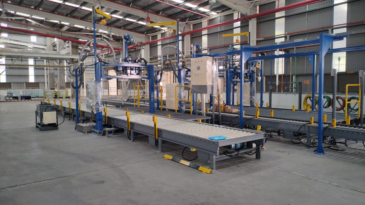 A view of the fully assembled IBC filling machine, showing the conveyor line and the machine's structure on the factory floor.