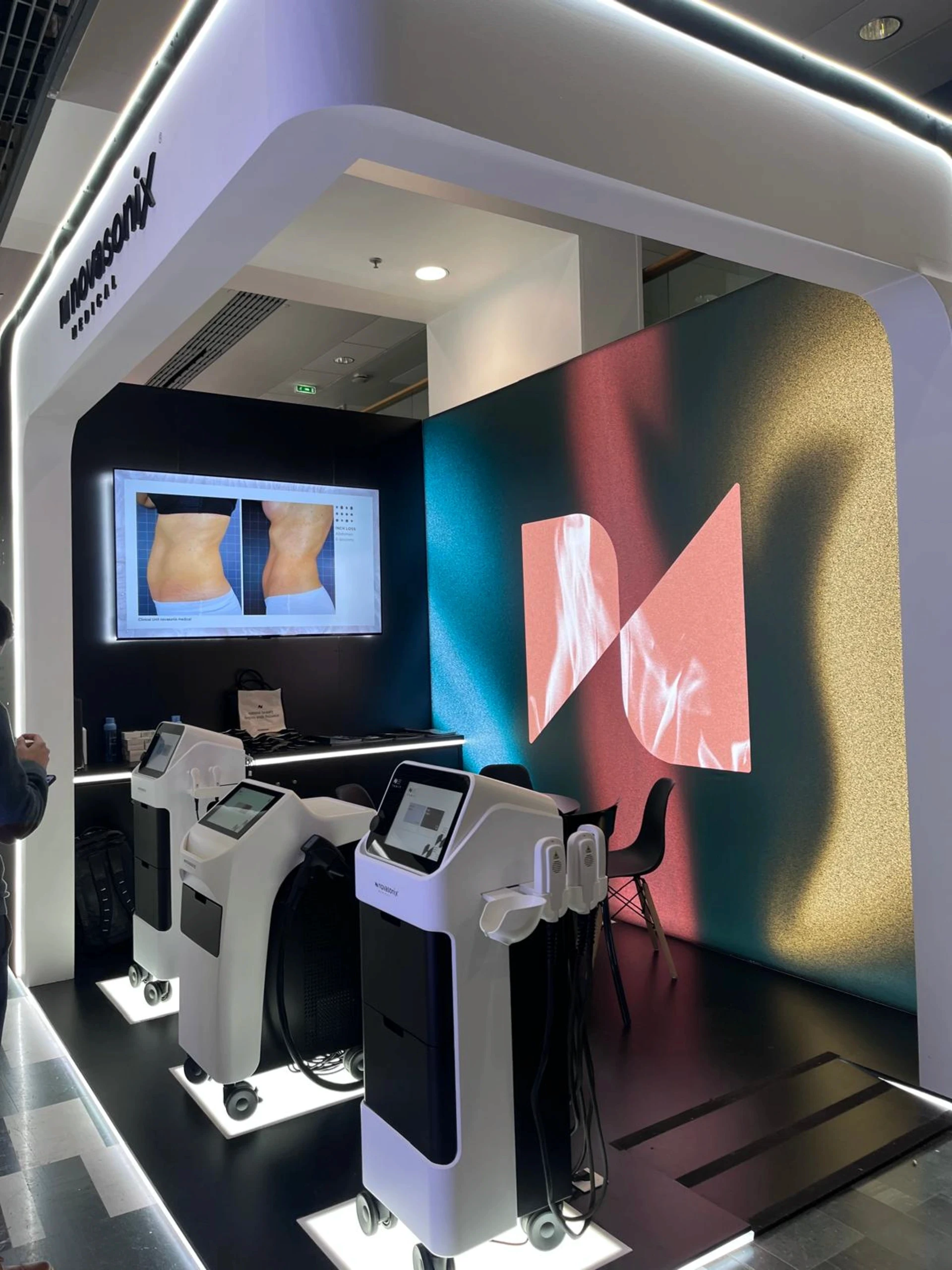 Innovasonix Medical booth. Hire brand identity designer Barcelona for logo design.