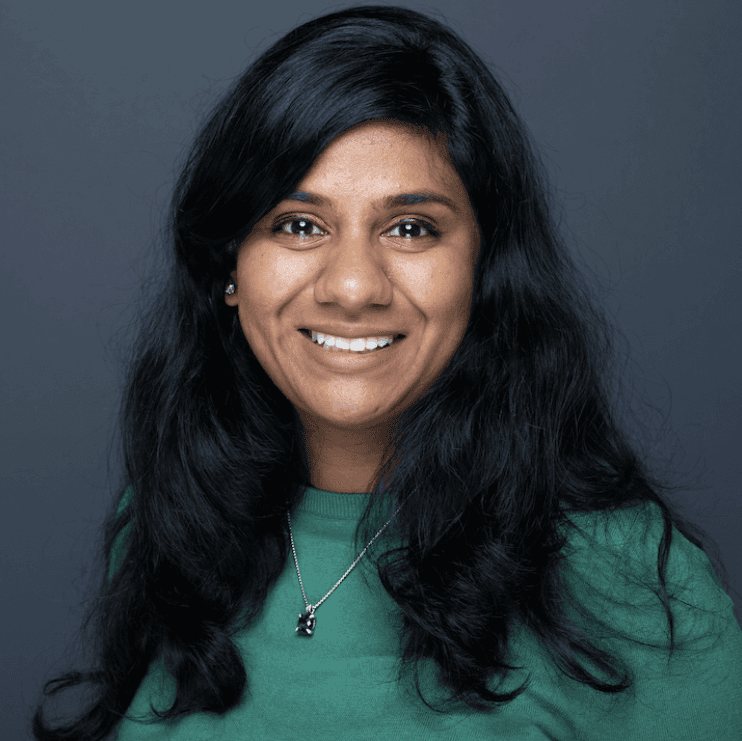 woman on focus photography