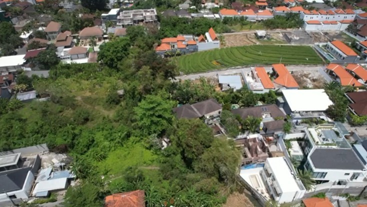 Land plot 2000 m² in Canggu, Batu Bolong, Leasehold