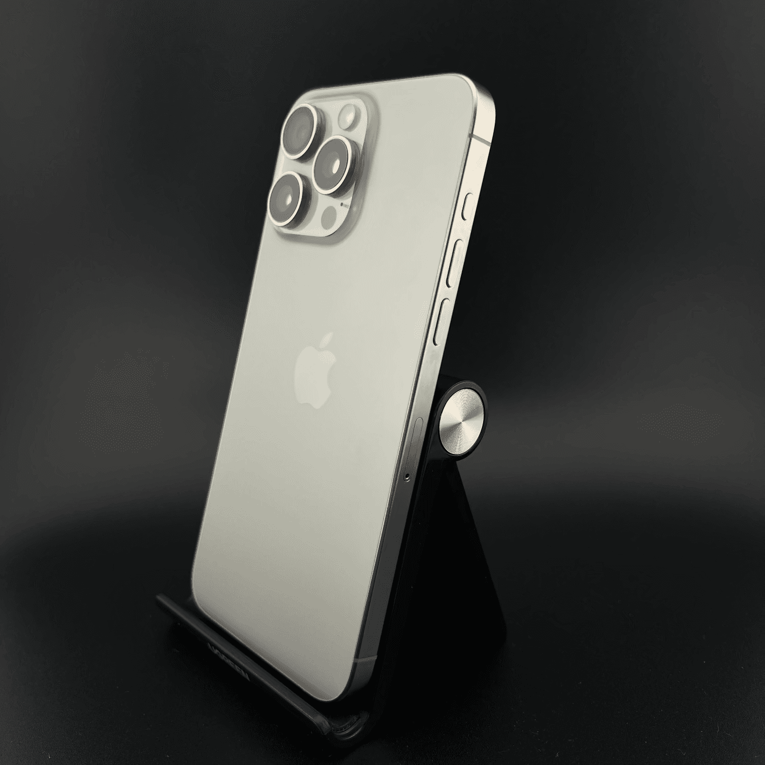 Vue arrière du iPhone 15 Pro Max usagé certifié