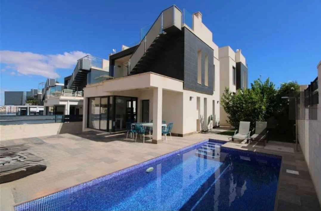 Villa Moderne à Villamartin