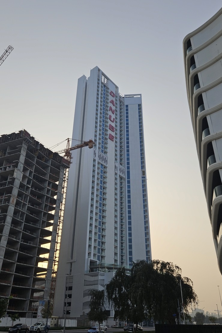 Miraclz by Danube tower standing tall in Arjan. Contact our real estate agency for the latest unit availability.