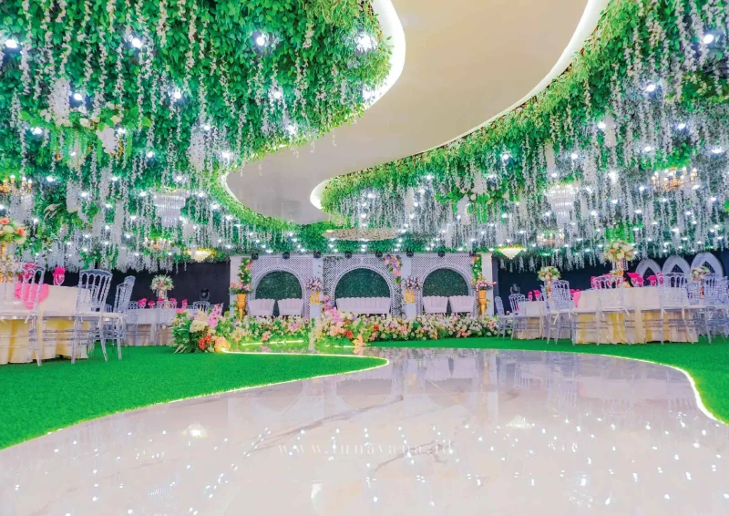 Celestia Hall — taman dalam ruangan dengan kanopi wisteria dan lantai marmer berpendar