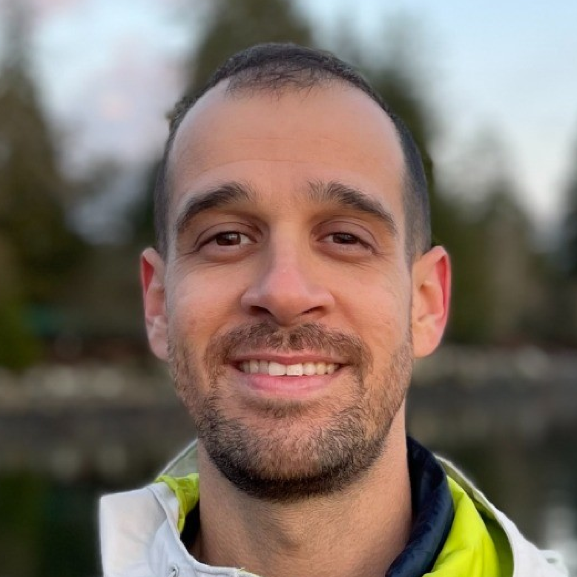 P{rofile photo of Gustavo Pelaez, Senior Product Designer