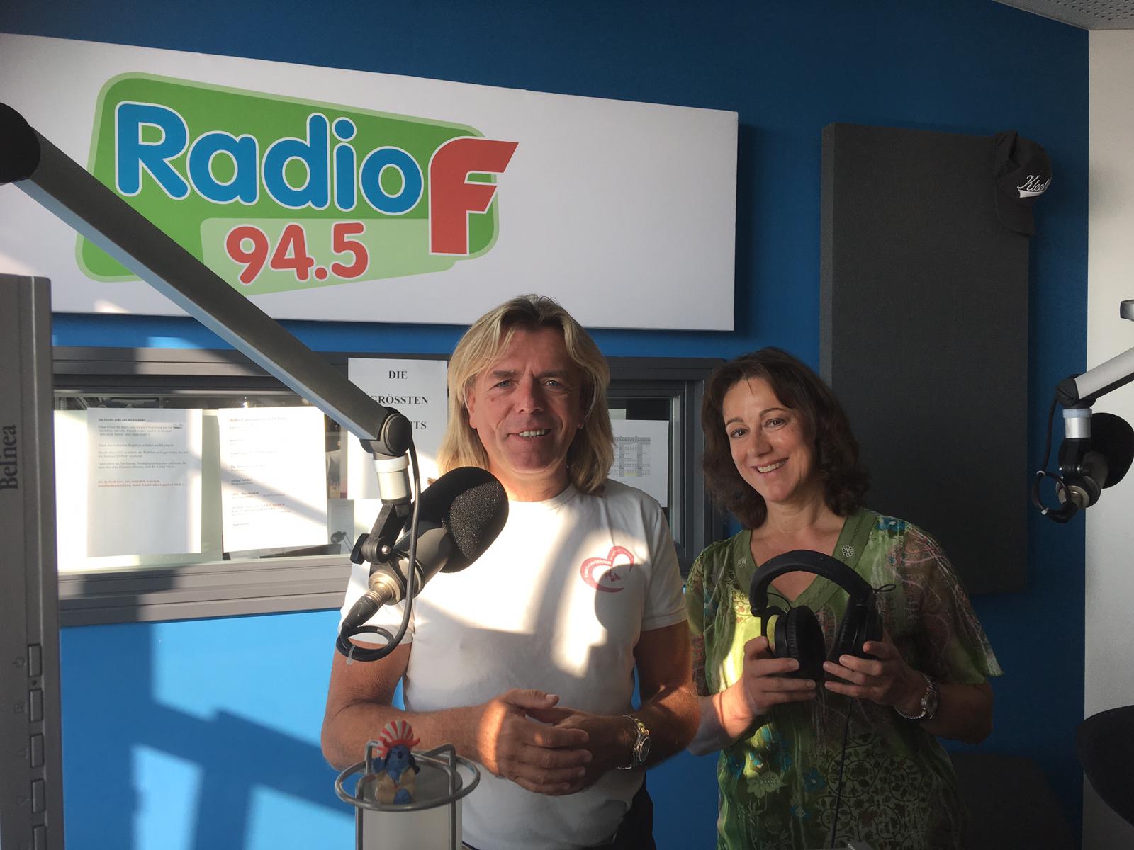 Marcel Combé zu Gast bei Radio F mit Moderatorin Sylvia Kunert