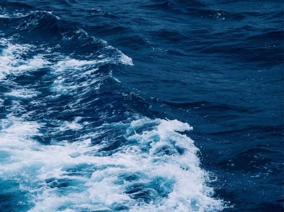 Deep blue ocean waves – natural indigo sea tones inspiring Indigo Estate Atelier villa architecture in Bali