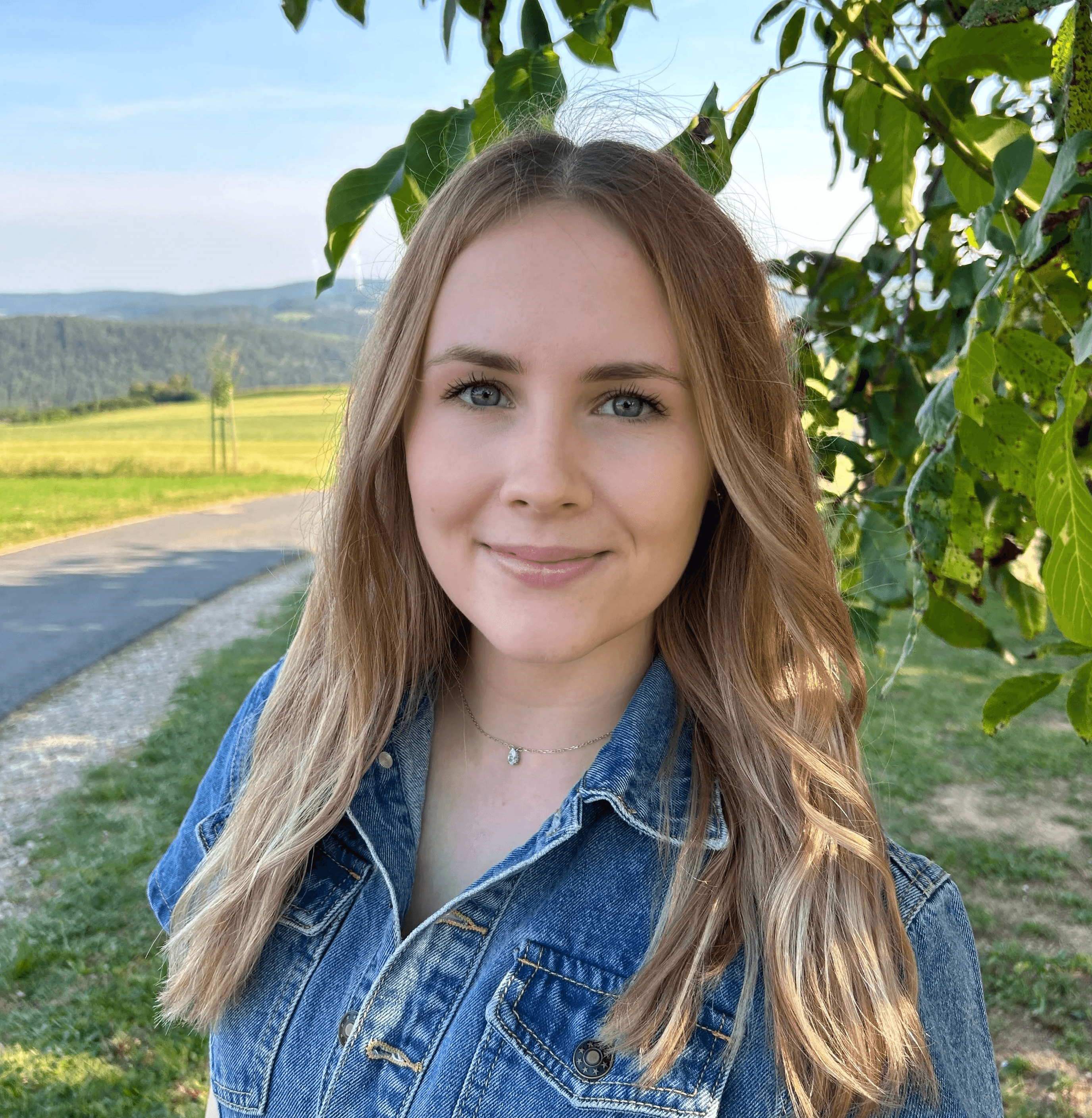 Portrait Julia Greiner von Seiten mit Herz