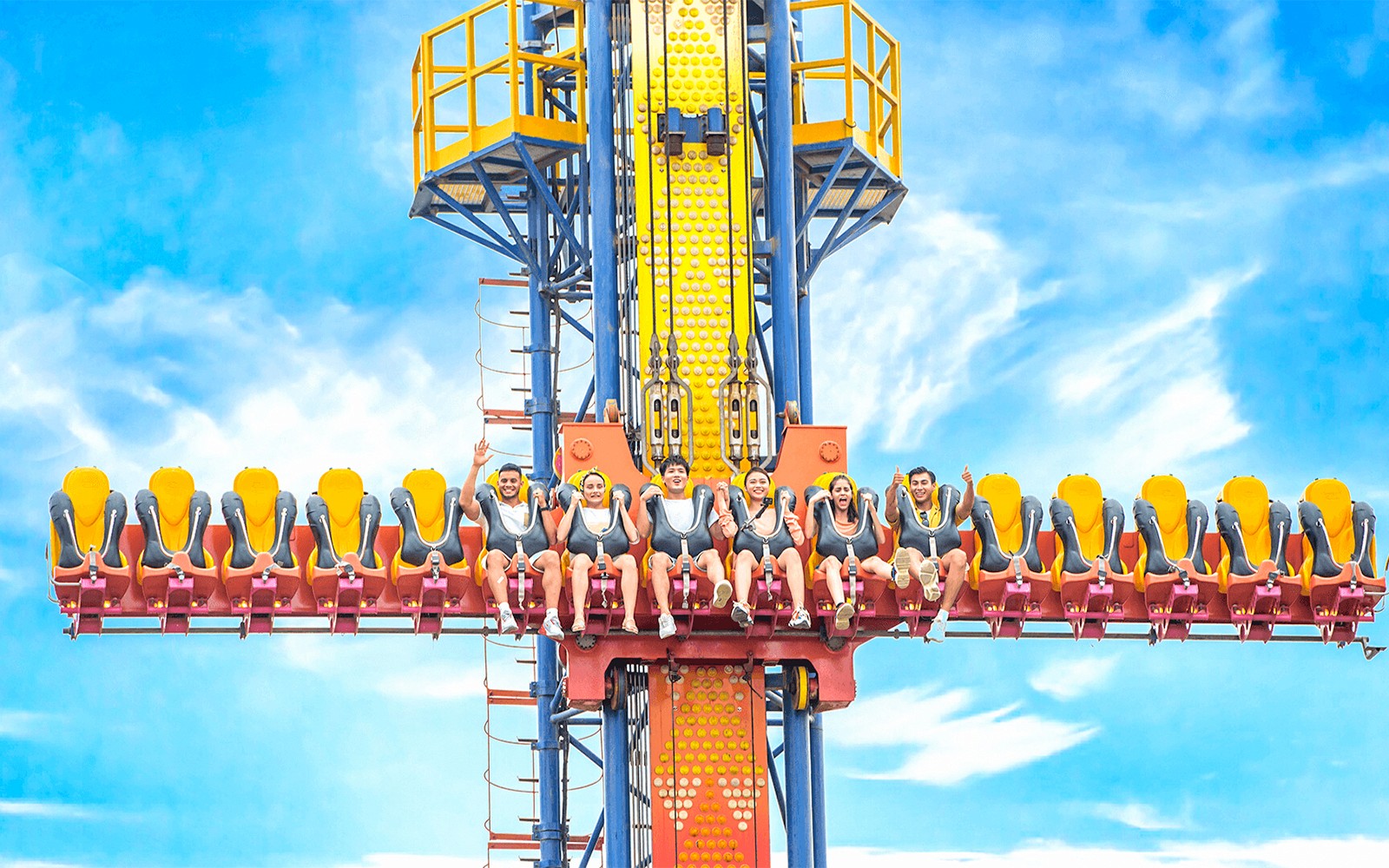 Sky fall ride at VinWonders Nha Trang with people seated, ready for the drop.