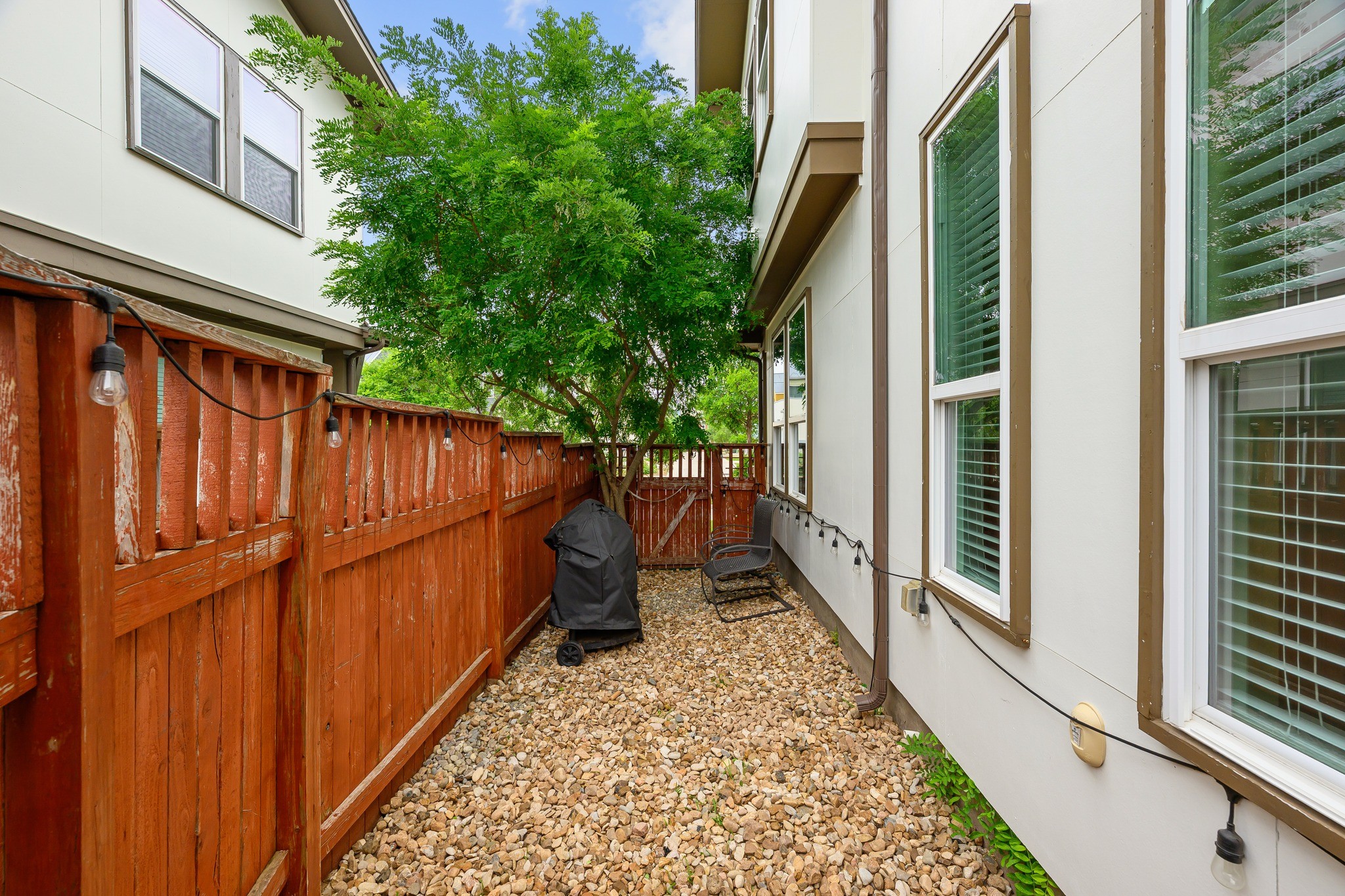 2506 Zach Scott St. side yard