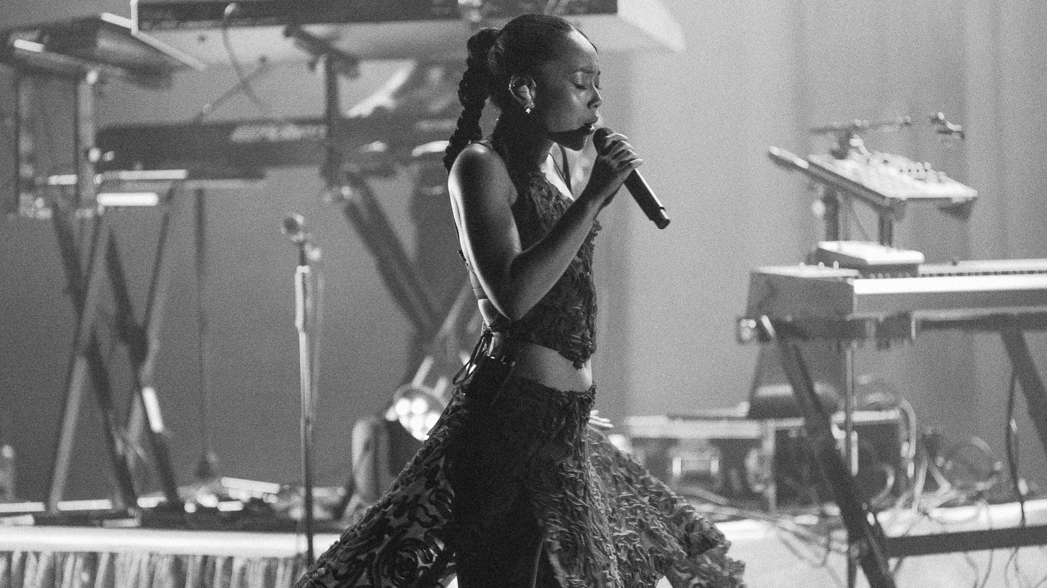 Griff Performs In Chicago at The Vic