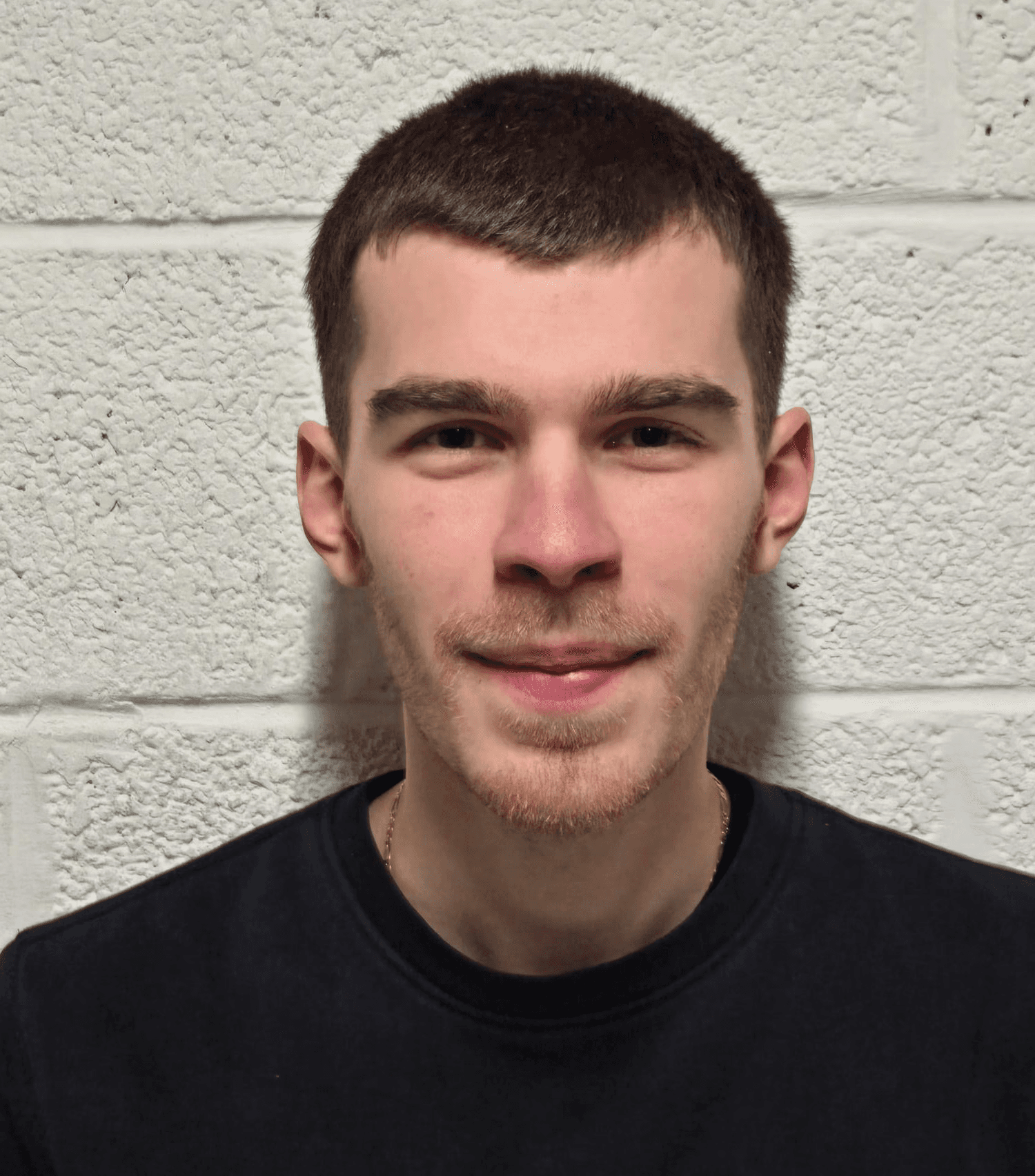 Portrait noir et blanc d'un conseiller technique de l'équipe du magasin BFZ Cycles.