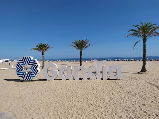 (Playa de Gandia, source: unsplash)