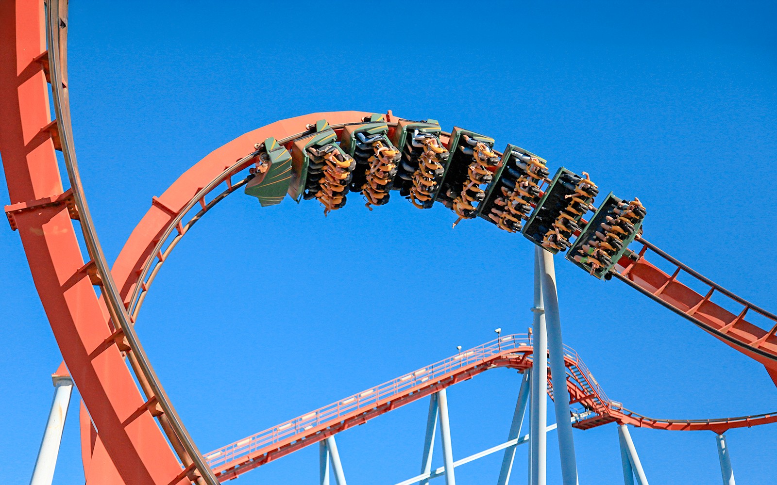 Американські гірки у Parque de Atracciones, Мадрид.