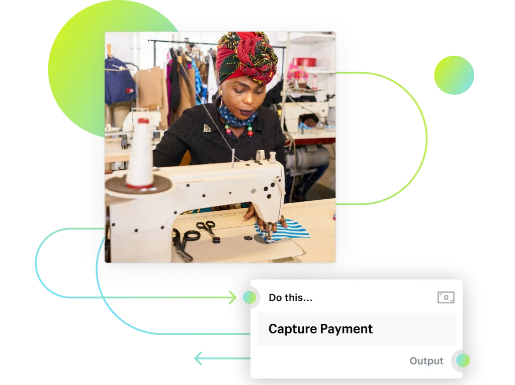 Schneiderin an der Nähmaschine mit einem Shopify-Flow-Schritt Capture Payment