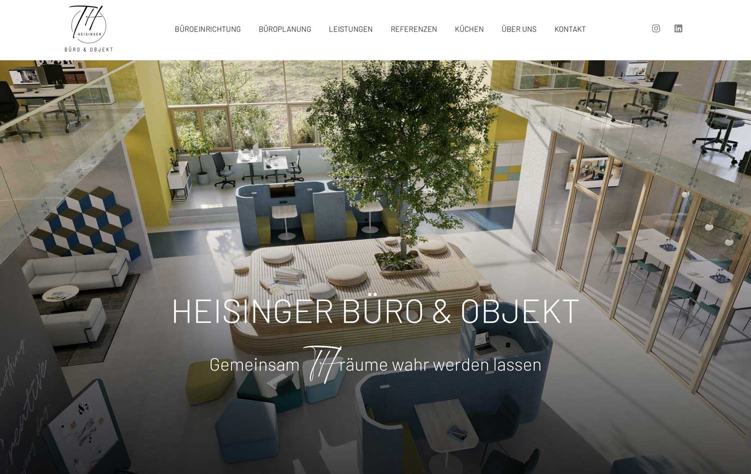 Im Hintergrund ein jüngeres Mädchen und ein Baby daneben in Schwarzweiß, davor ein Screendesign einer von OHNORD studio designeten Website in minimalistischem Design