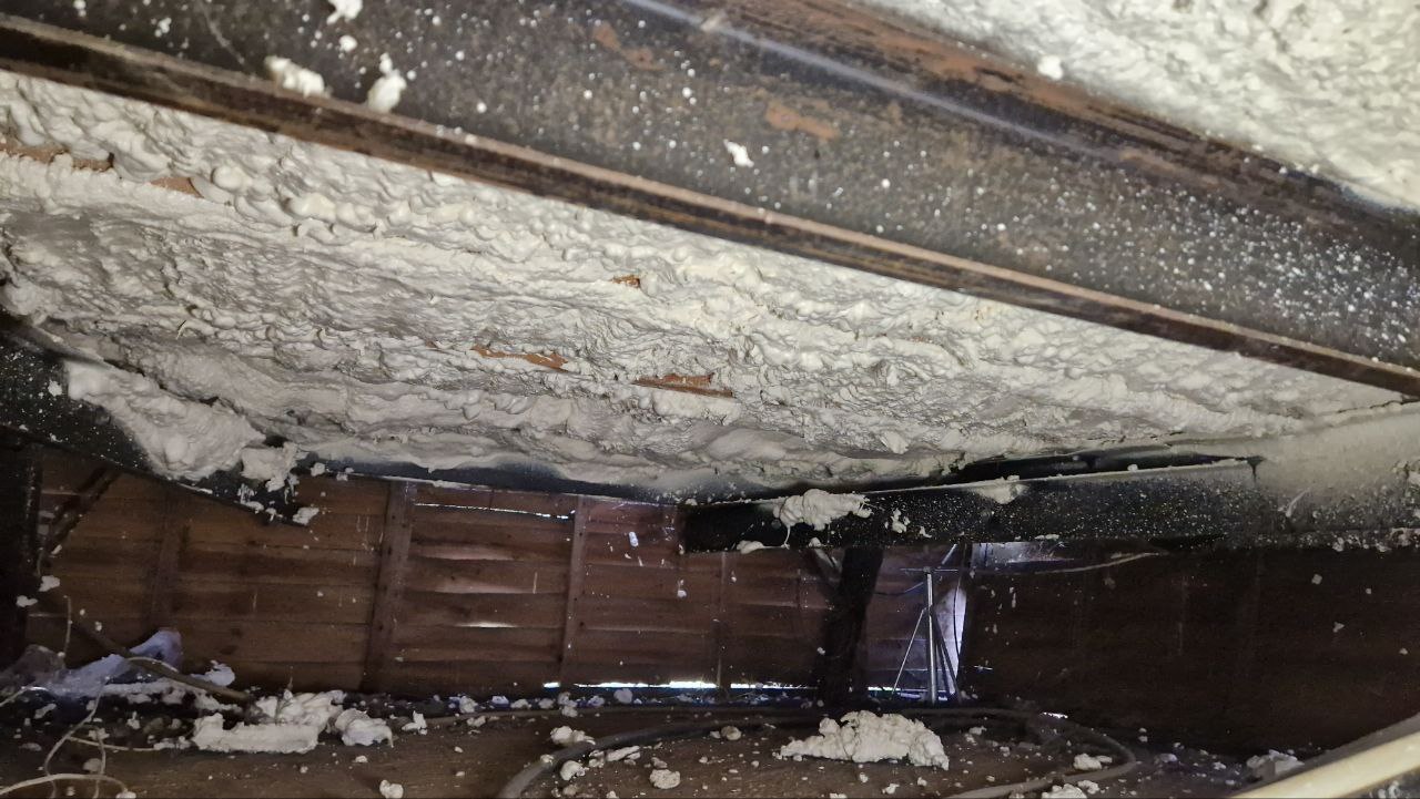 static caravan underfloor insulated with spray foam