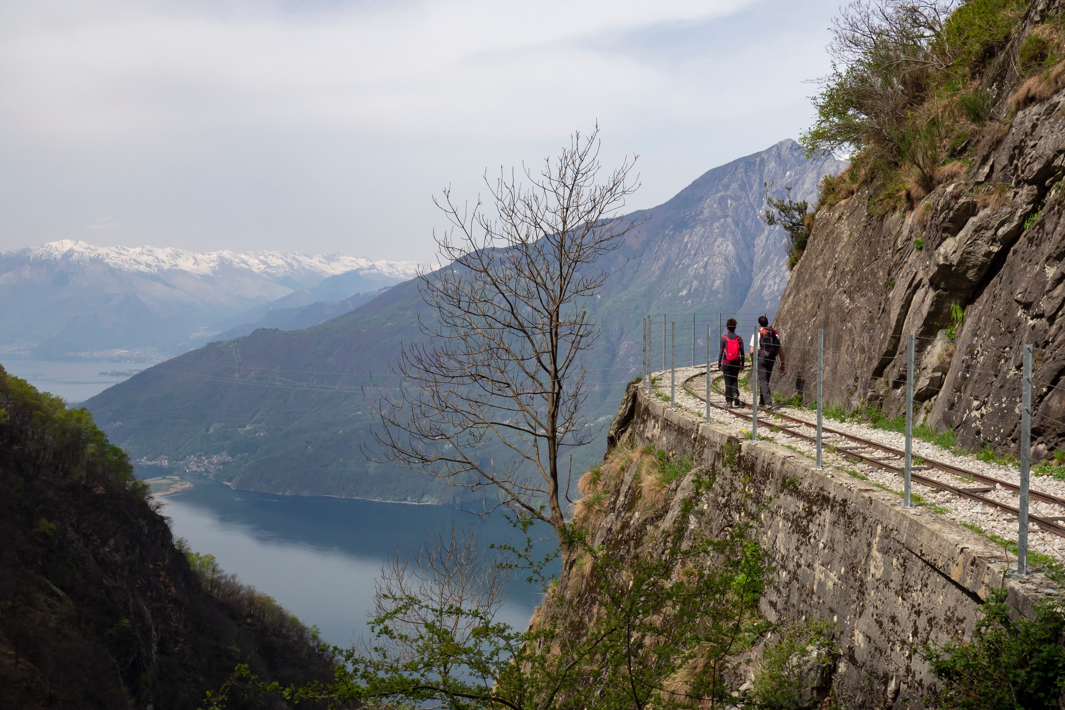 vista del sentiero tracciolino sul lago di como- locanda codera