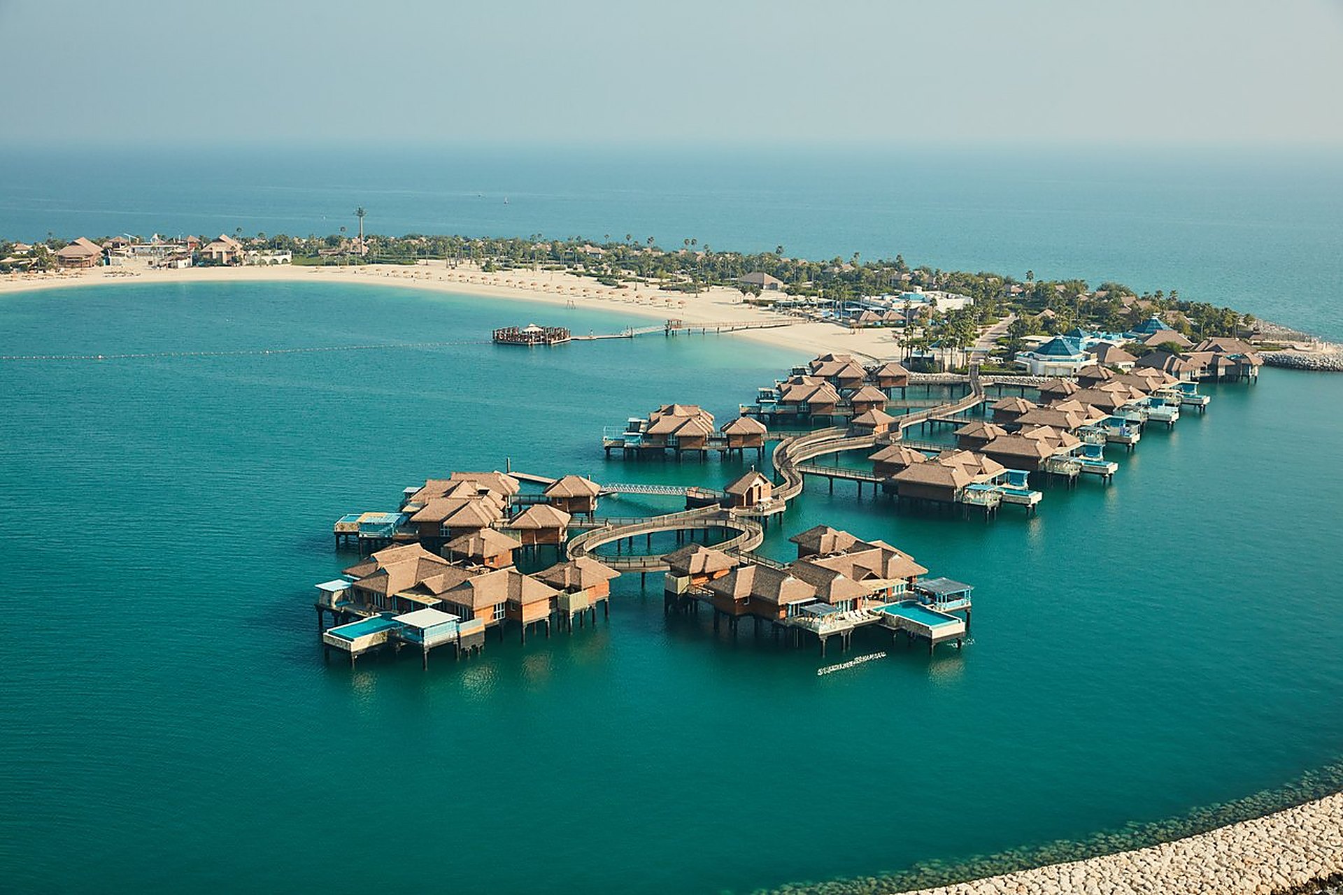 Banana Island, au large de Doha, ses villas sur pilotis et son lagon turquoise, une destination de vacances au Qatar
