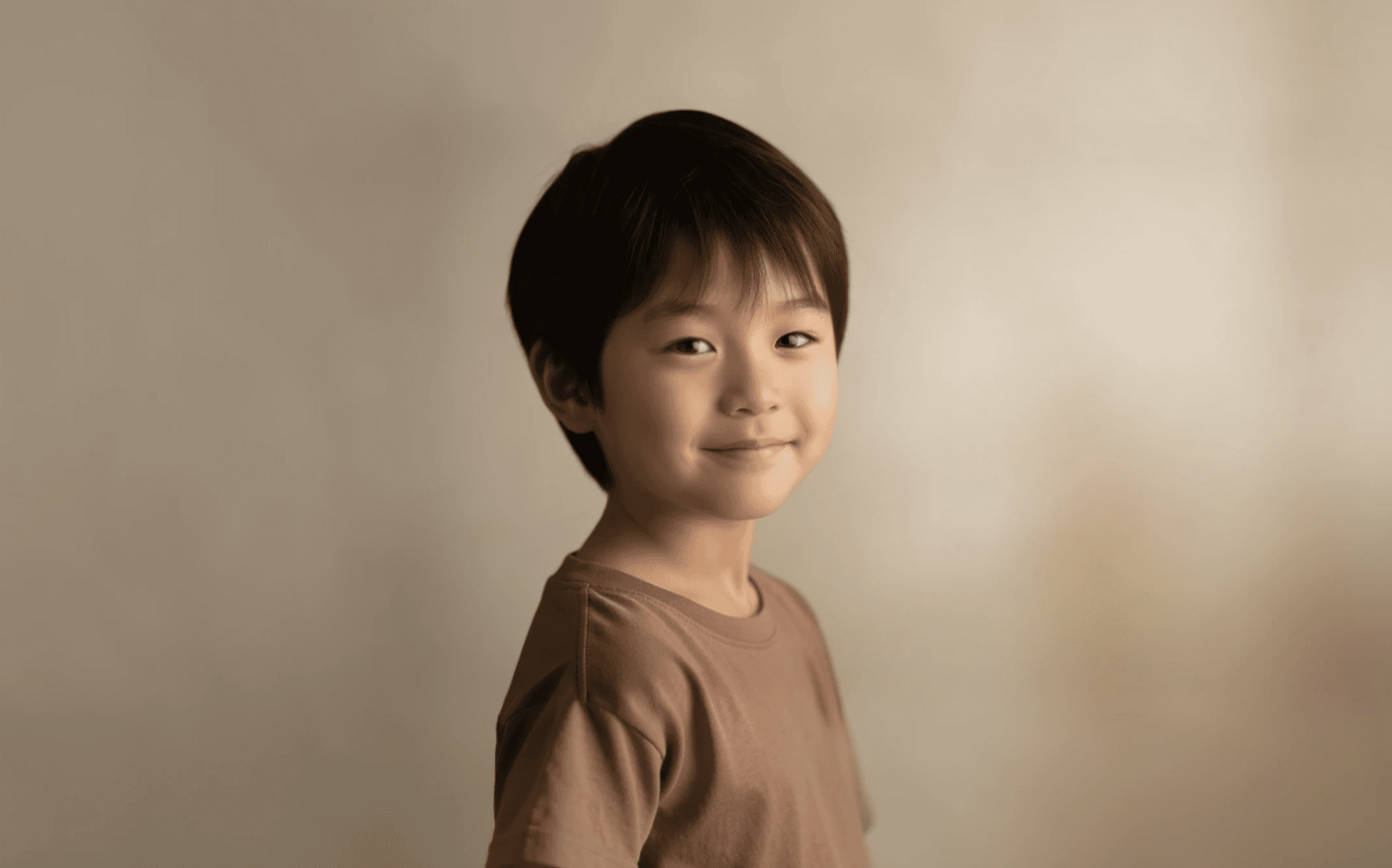 笑容燦爛的男孩