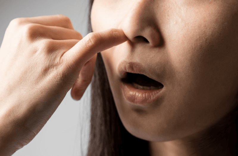 Sử dụng tay ngoáy mũi có thể làm thay đổi hình dạng cánh mũi