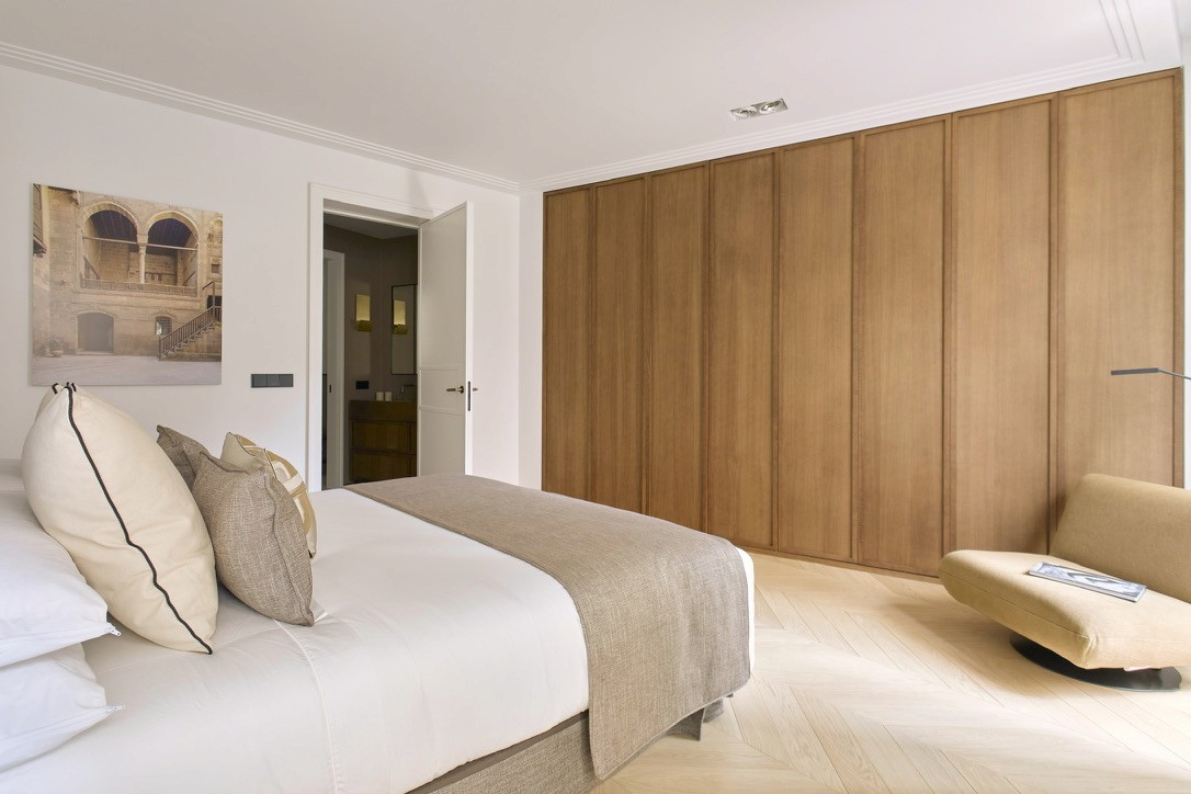 Woman portrait at yacht  in the miidle of the sea