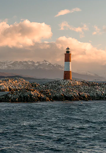 Ruínas incas de Ollantaytambo com terraços de pedra e construções históricas no Vale Sagrado dos Incas, no Peru