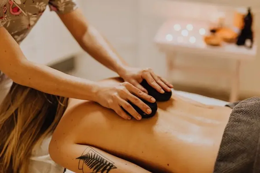 Heisser Stein Massage