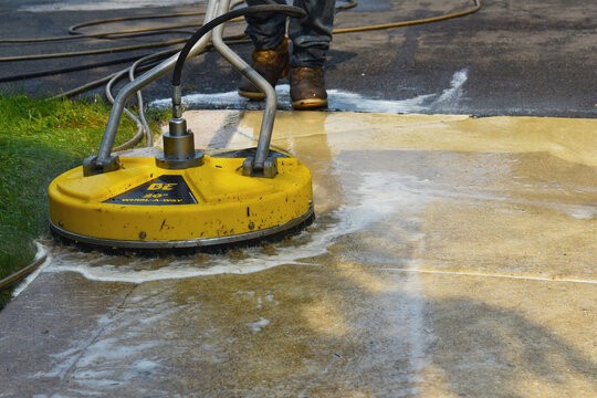 PRessure Washing a Drive Way