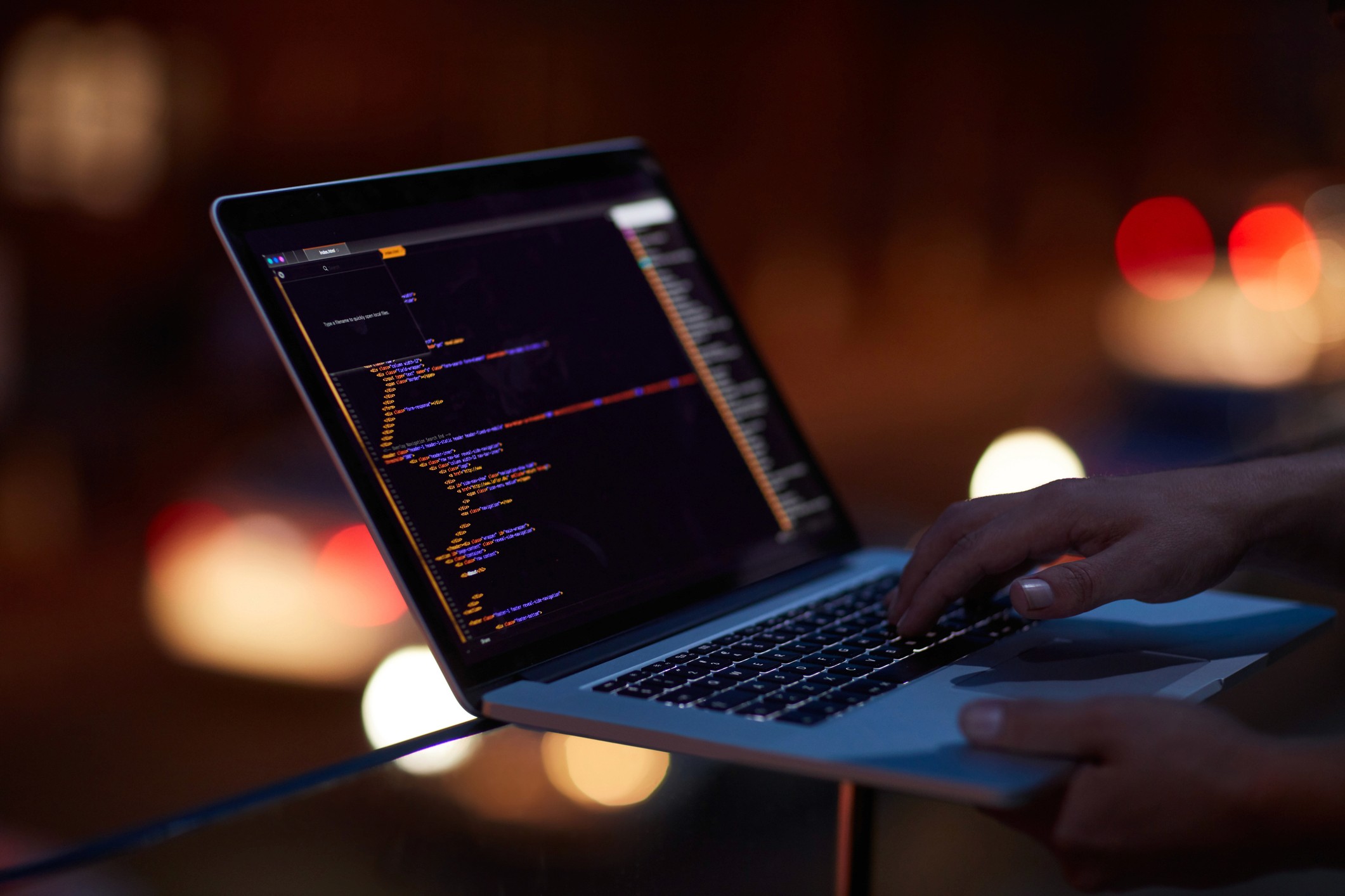 Laptop mit Code