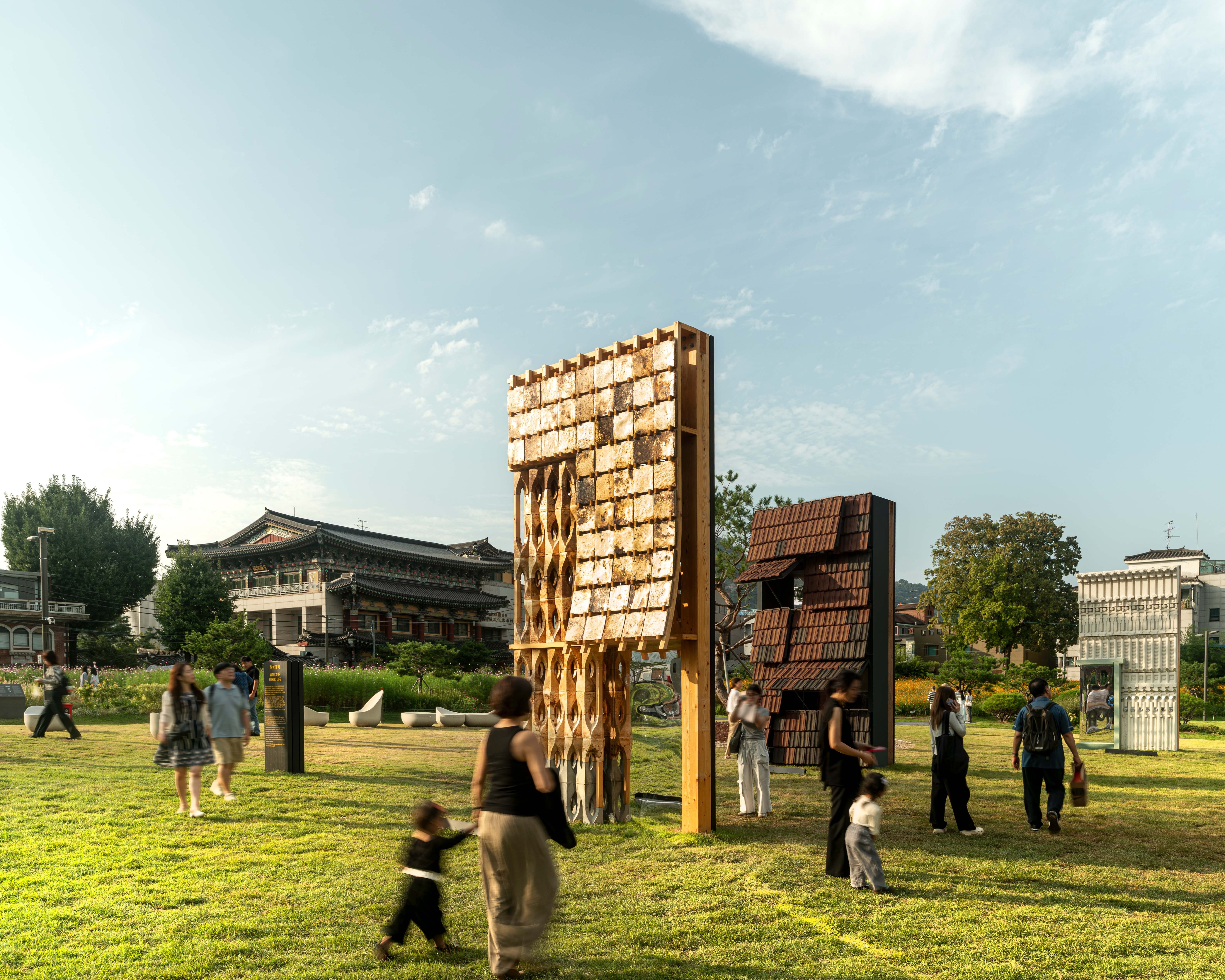 Mycelium Facade designed by Anomalia, exhibited at the 5th Seoul Biennale of Architecture and Urbanism 2025.