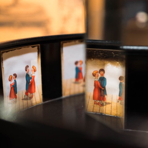 Vintage animation device with images of a couple dancing. The images are displayed in a circular sequence.