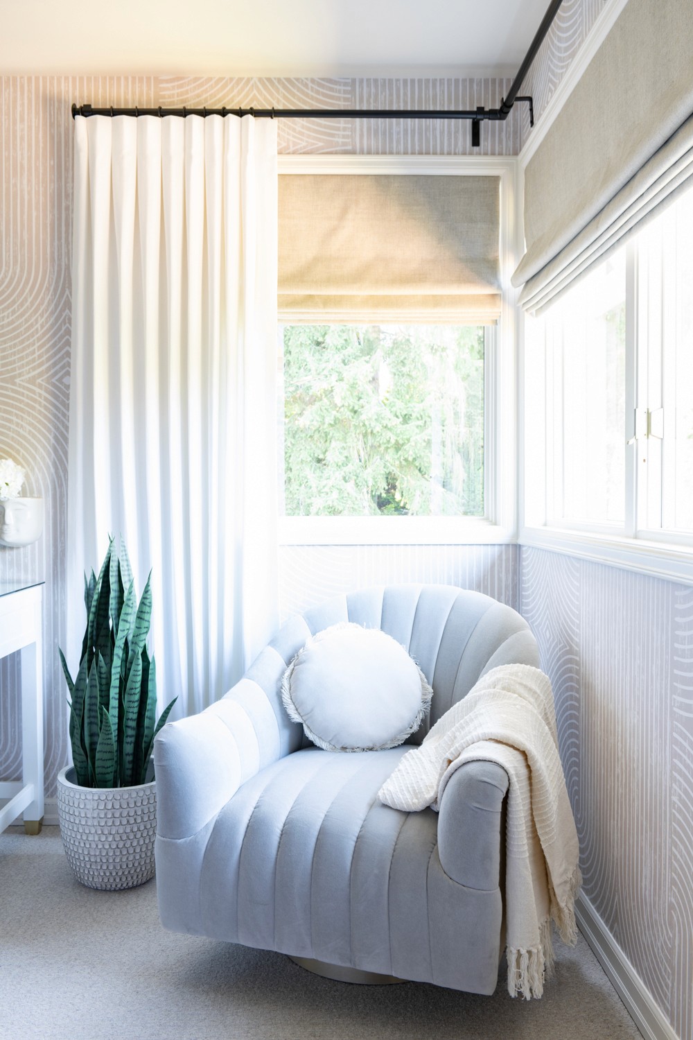 We’re so excited to share details from The Medina House: Girls Bedroom 2 –– one of our favorite interior design + professional organizing projects in Medina, WA.