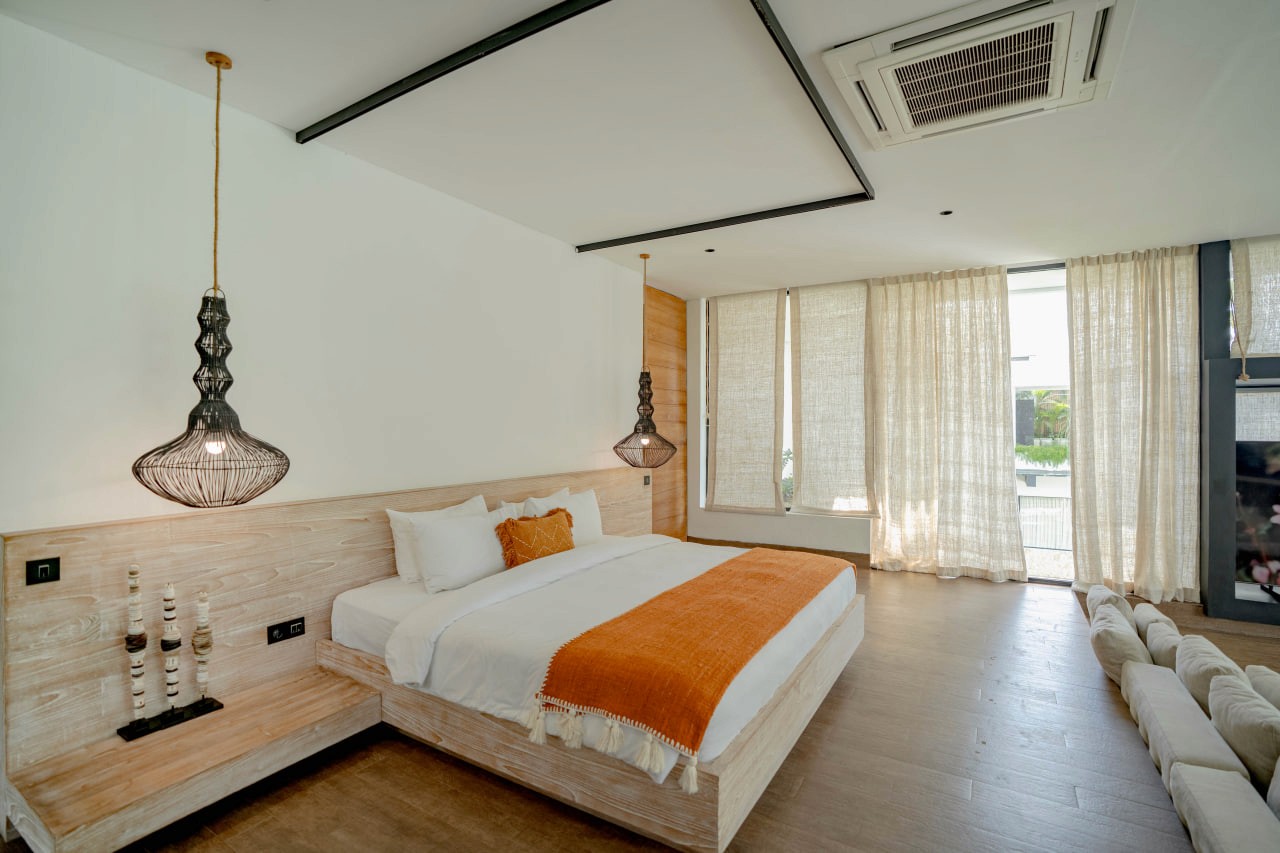 Freehold 6-bedroom villa in Pererenan