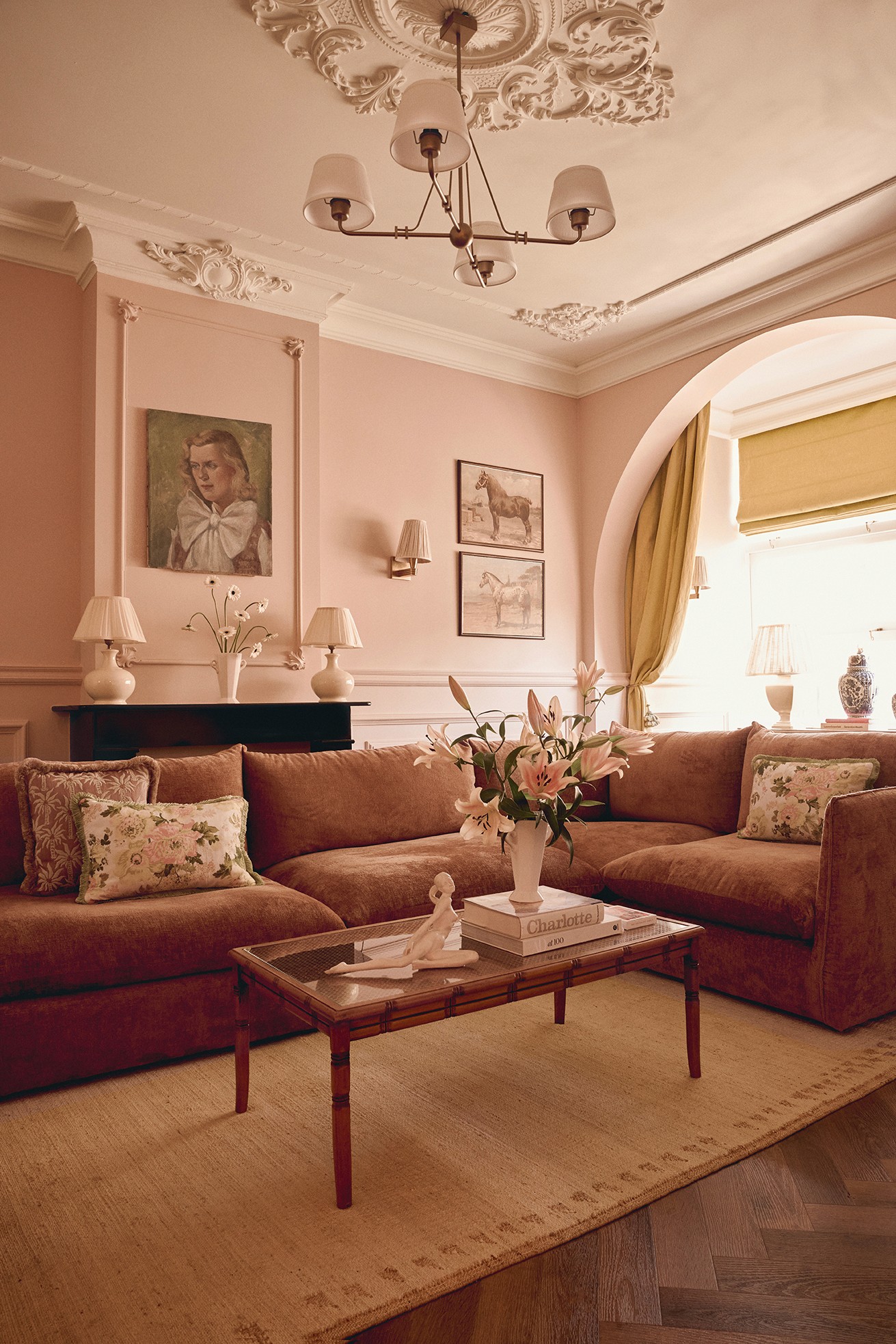 Interieur design roze woonkamer
