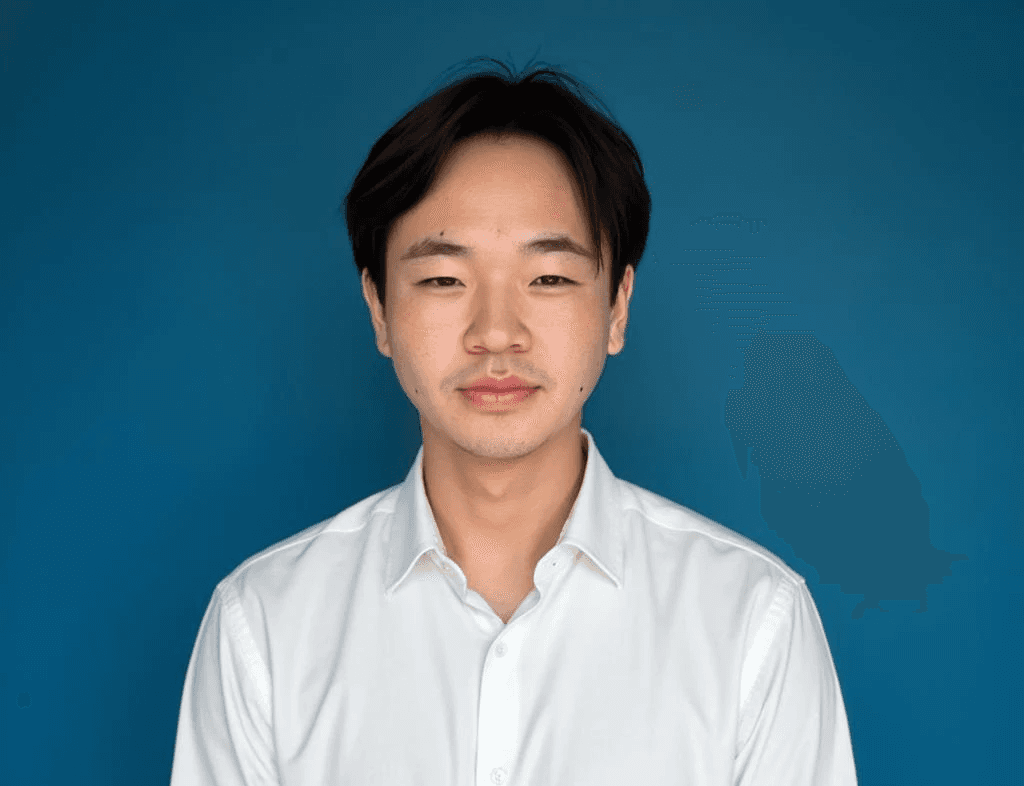 Eric Zhong Headshot