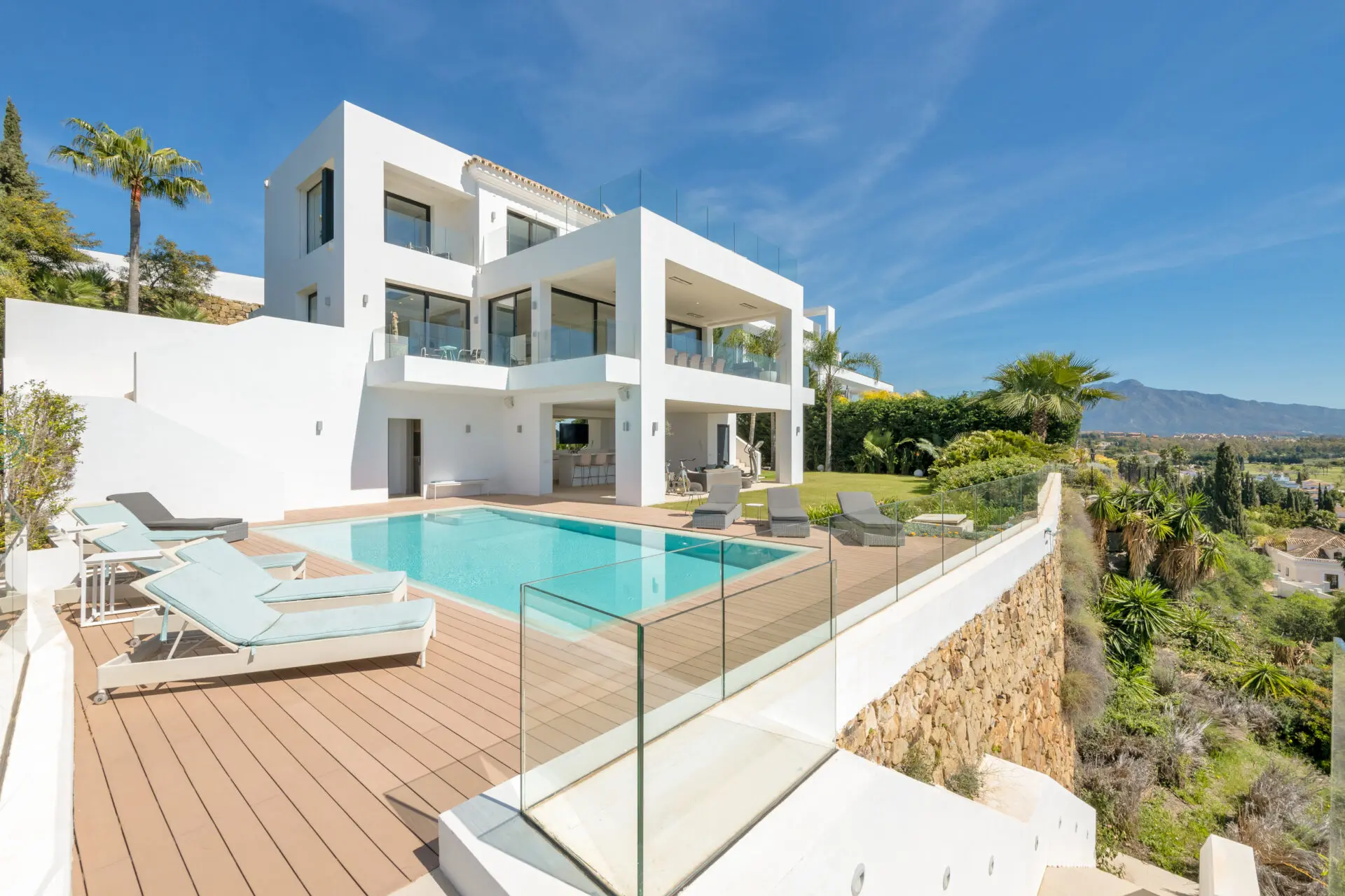 Contemporary Luxury Villa for Sale in El Paraíso Alto, Benahavís