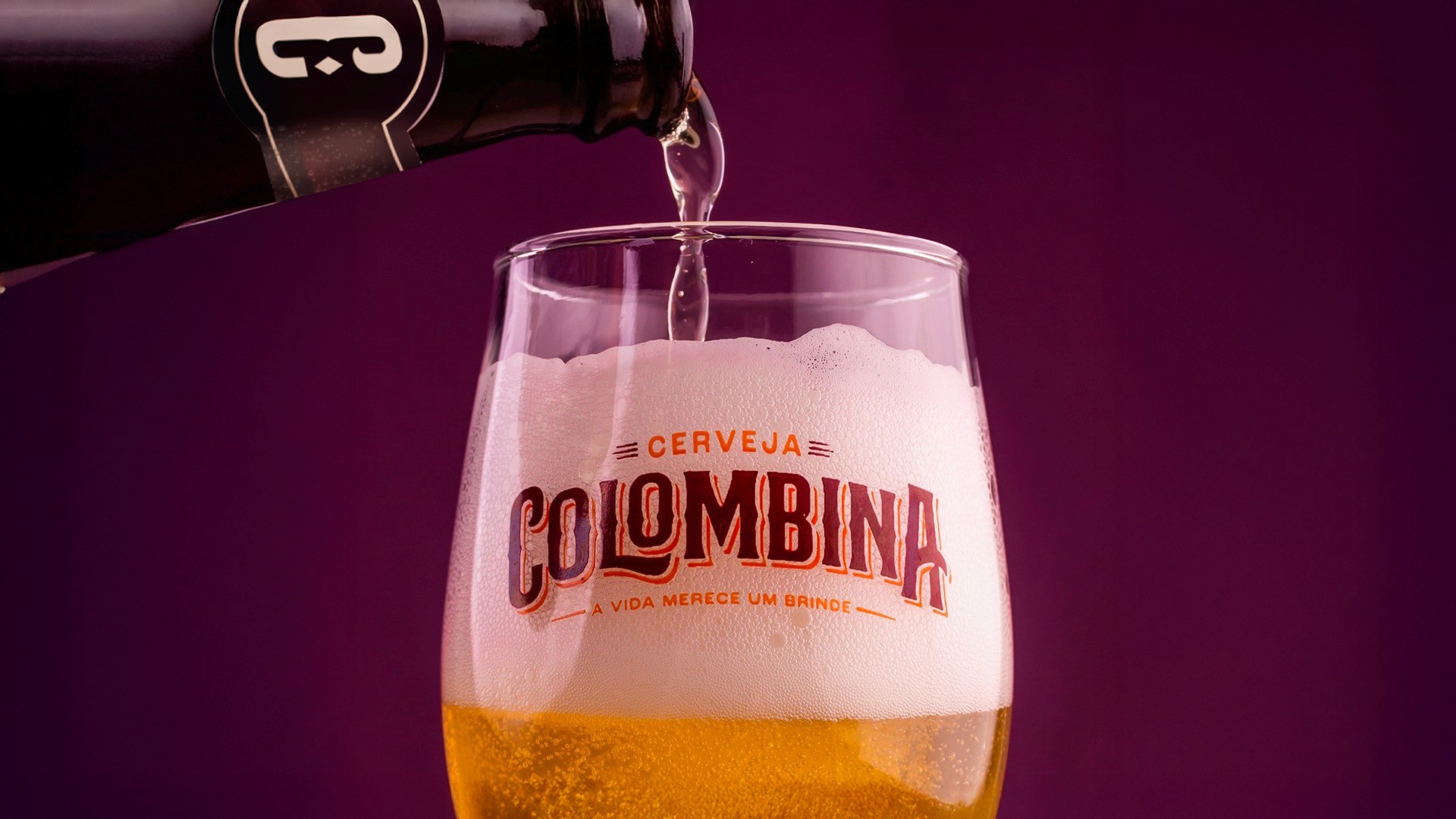 Logo e copo Cerveja Colombina