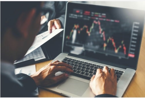 man using different forex strategies