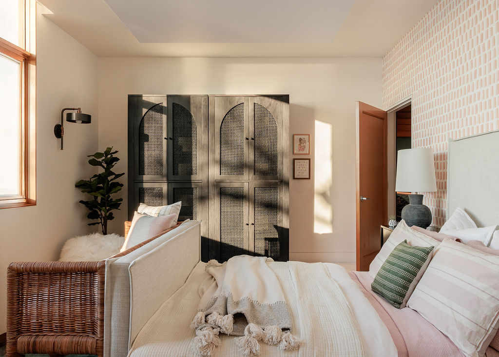 We’re so excited to share details from The Seattle House: Girls Bedroom –– one of our favorite interior design + professional organizing projects in Seattle, Washington.