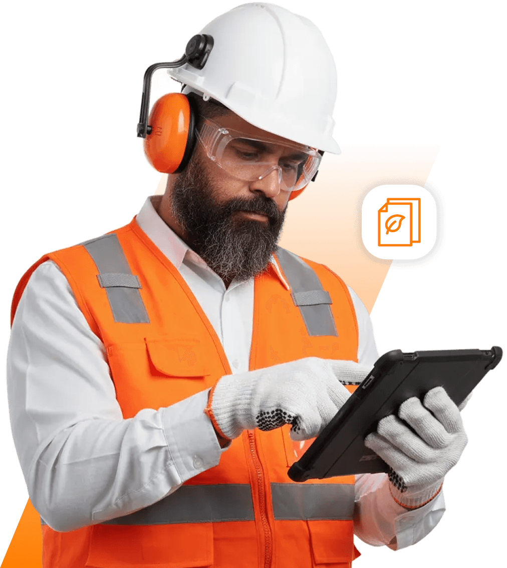 Homem de boné utilizando um tablet