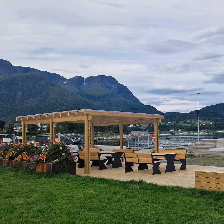 Dynoform utemøbler levert til Sykkylven kommune