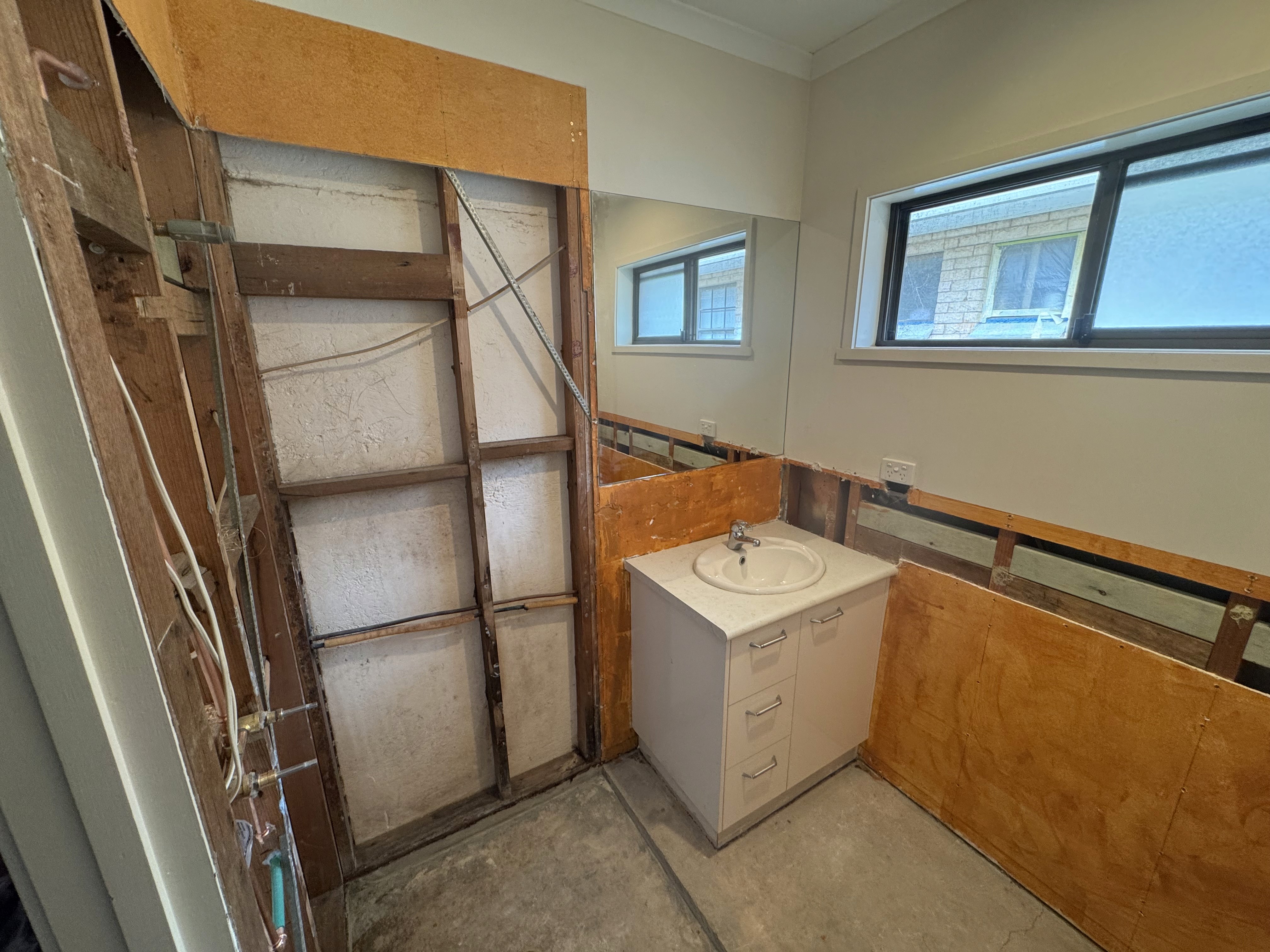 bathroom retiing photo