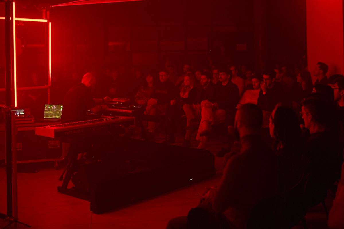 El concierto de música electrónica y neoclásica de formato íntimo que podrá disfrutarse solo una noche en Barcelona