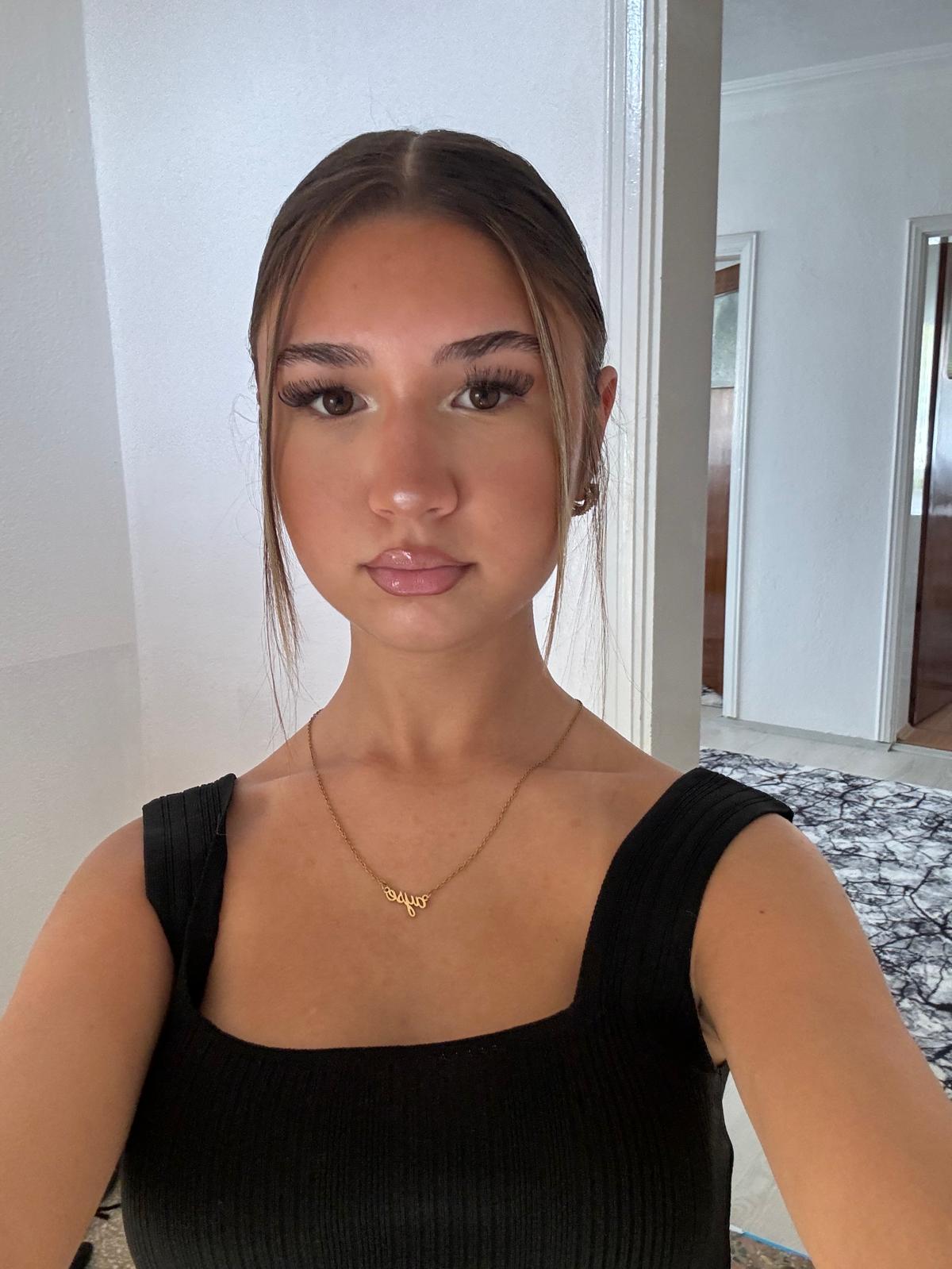 Ayse Azubi Angeliques Salon