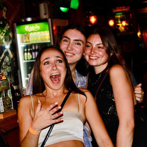 3 deltagere i pubcrawl