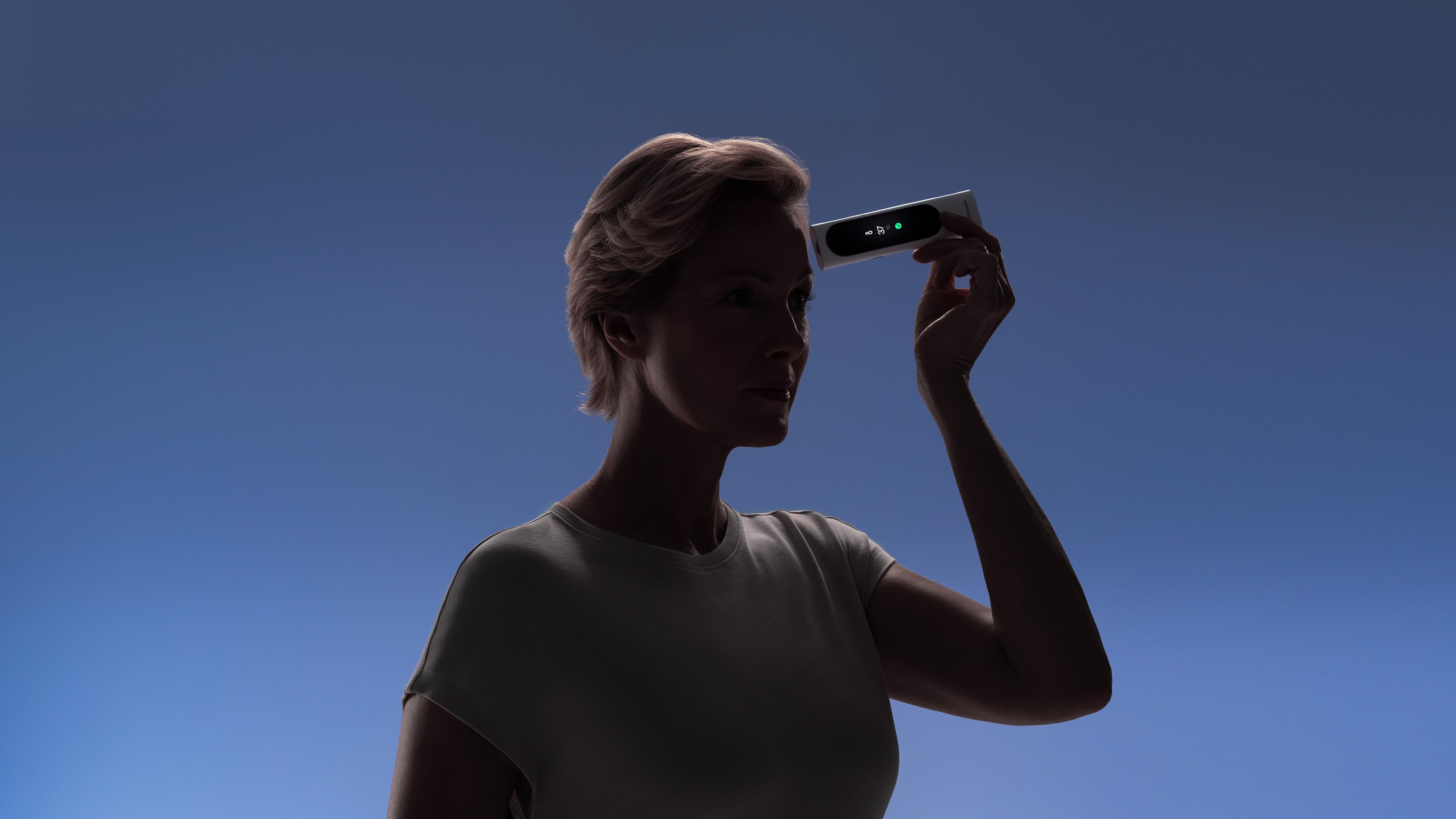 Atmospheric production direction for Withings BeamO, silhouette of female model utilizing the temperature scan feature.