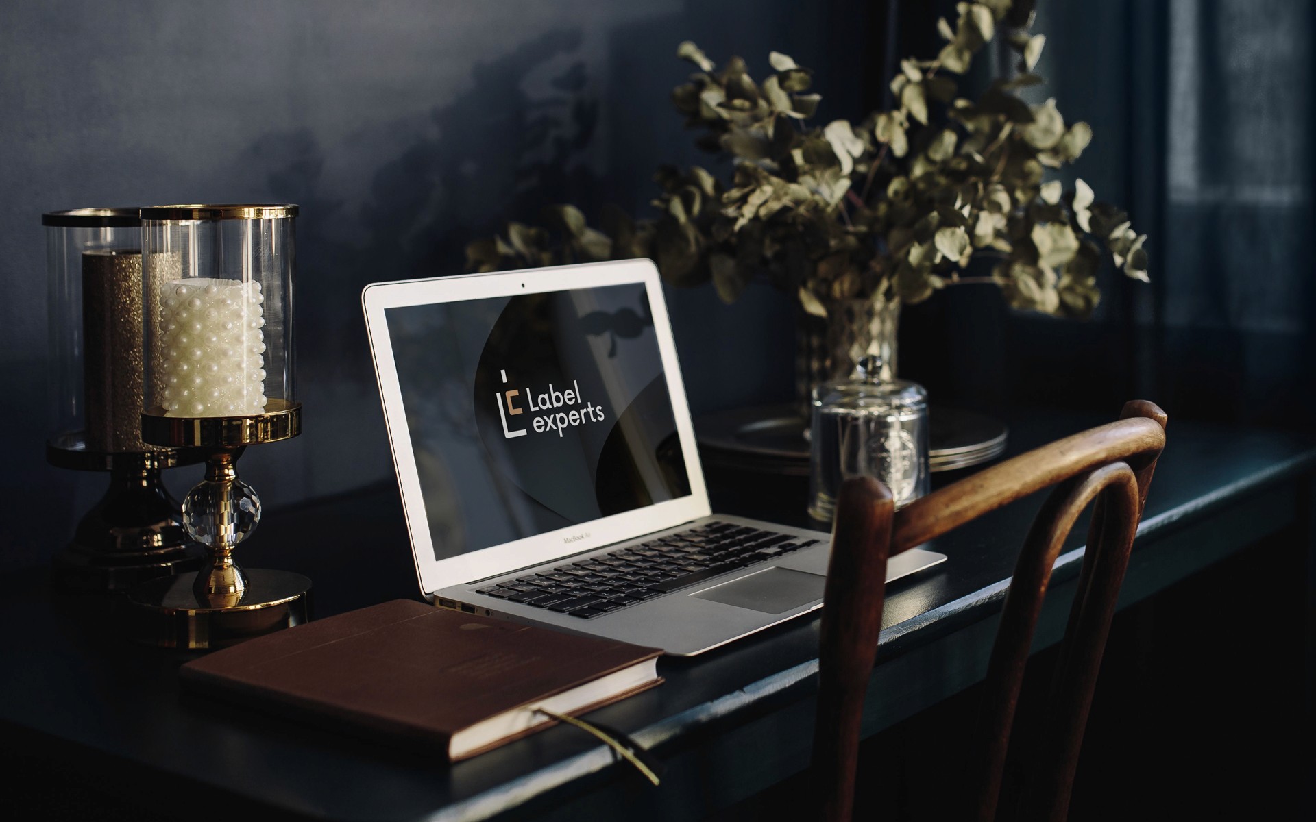 Digital application of the Label Experts identity in a workspace setting