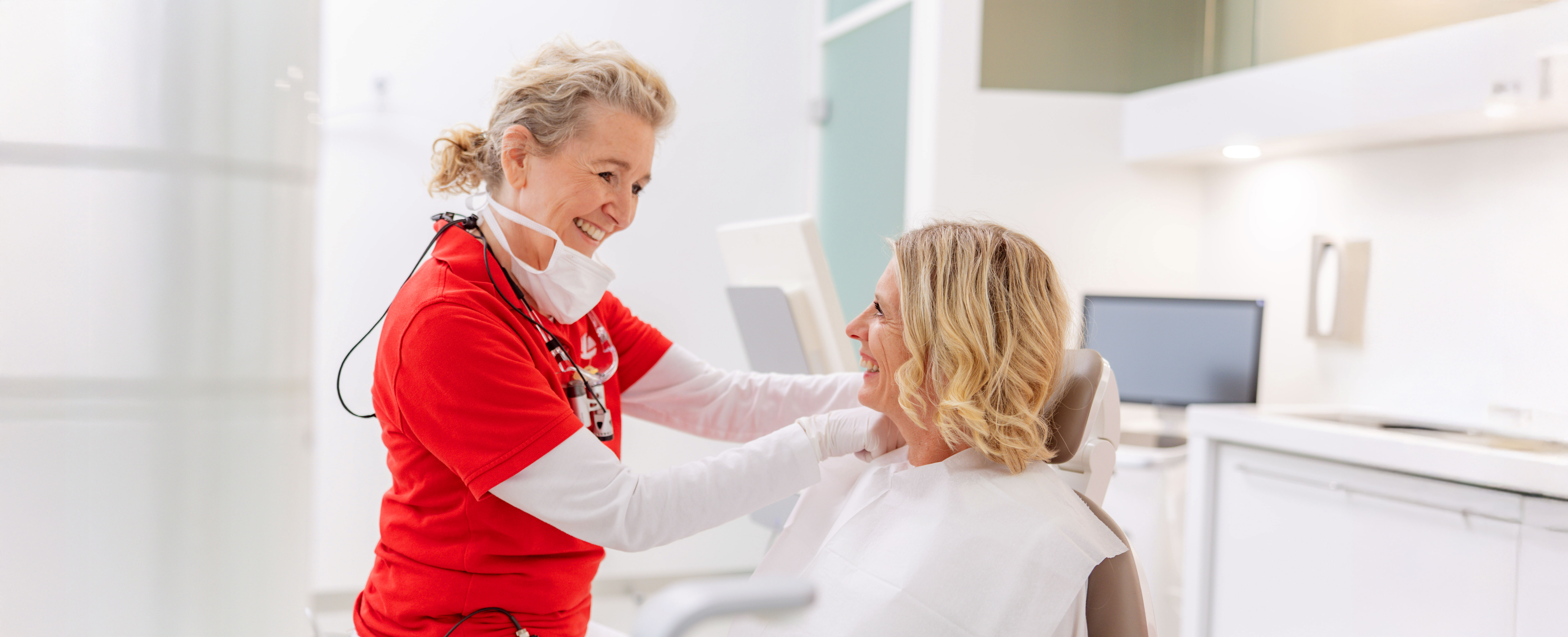 Leisentritt Dental Aesthetik Patientin Betreuung